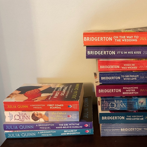 Julia Quinn Bridgerton prequel and series (12 paperbacks) - Picture 1 of 6
